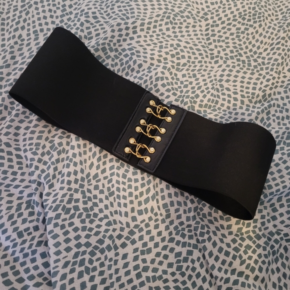 Aldo belt medium gold latches - Picture 1 of 4